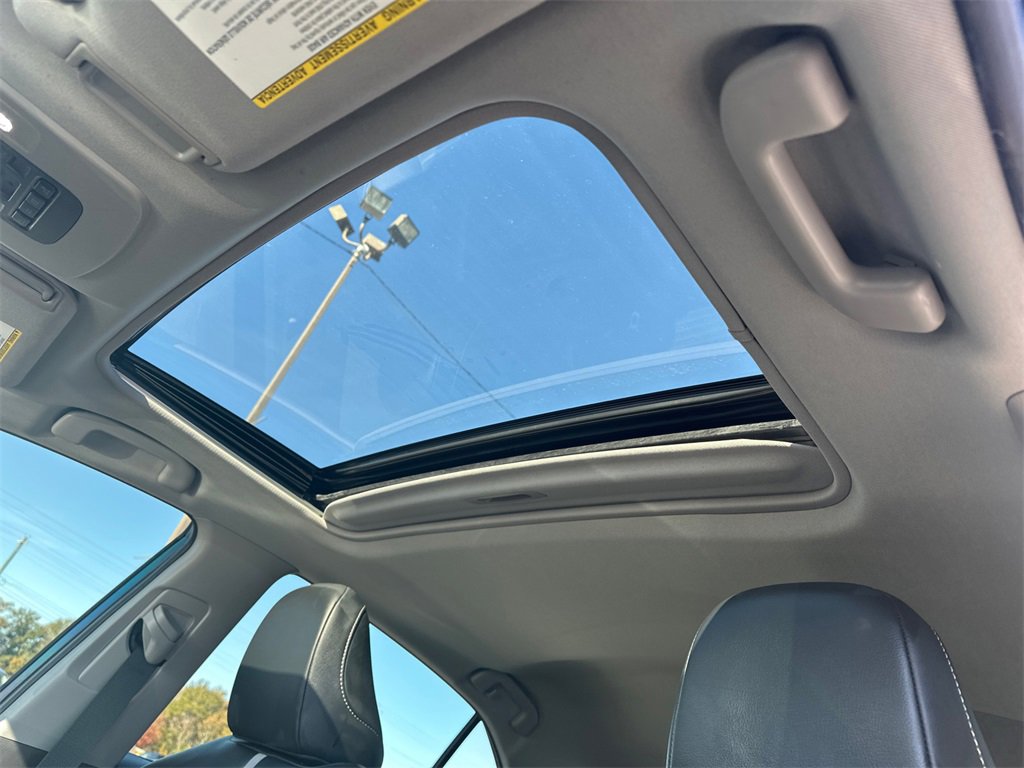 Used 2020 Toyota Camry SE w/ Sunroof Package image 31