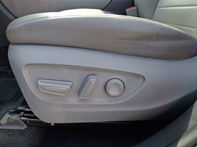 Used 2023 Toyota Highlander XLE AWD/4WD image 15