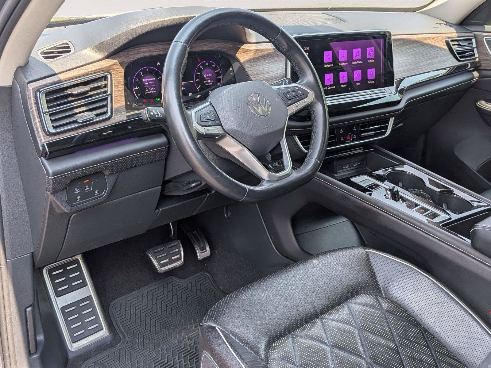 Used 2024 Volkswagen Atlas SEL Premium R-Line AWD/4WD image 37