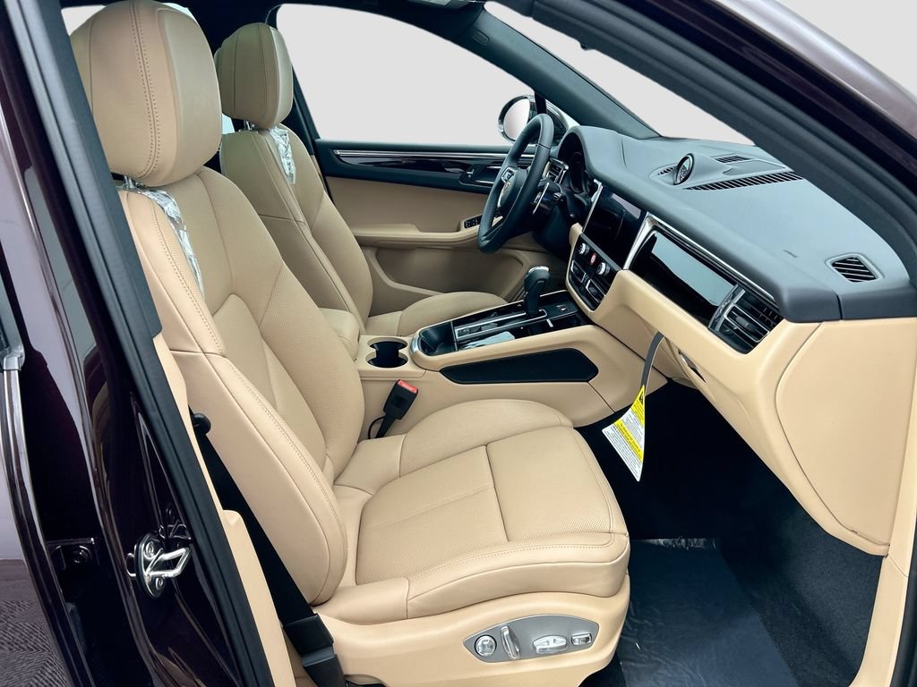 Used 2026 Porsche Macan AWD/4WD image 22