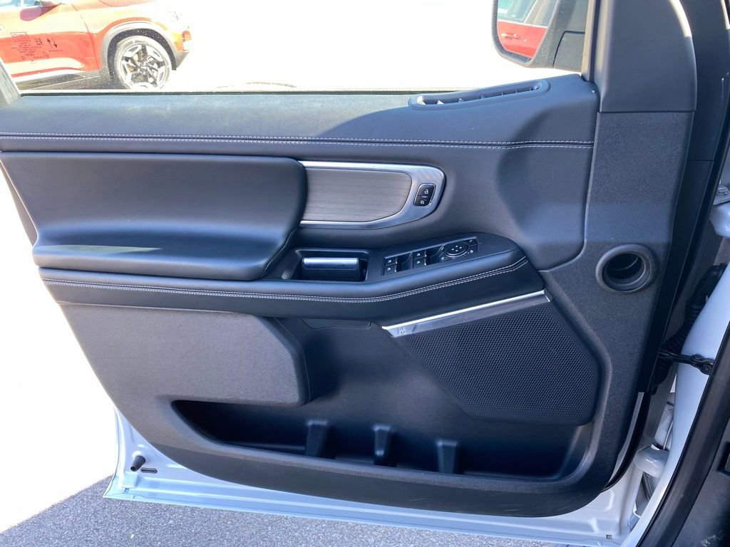 Used 2025 Ford Expedition Platinum image 20