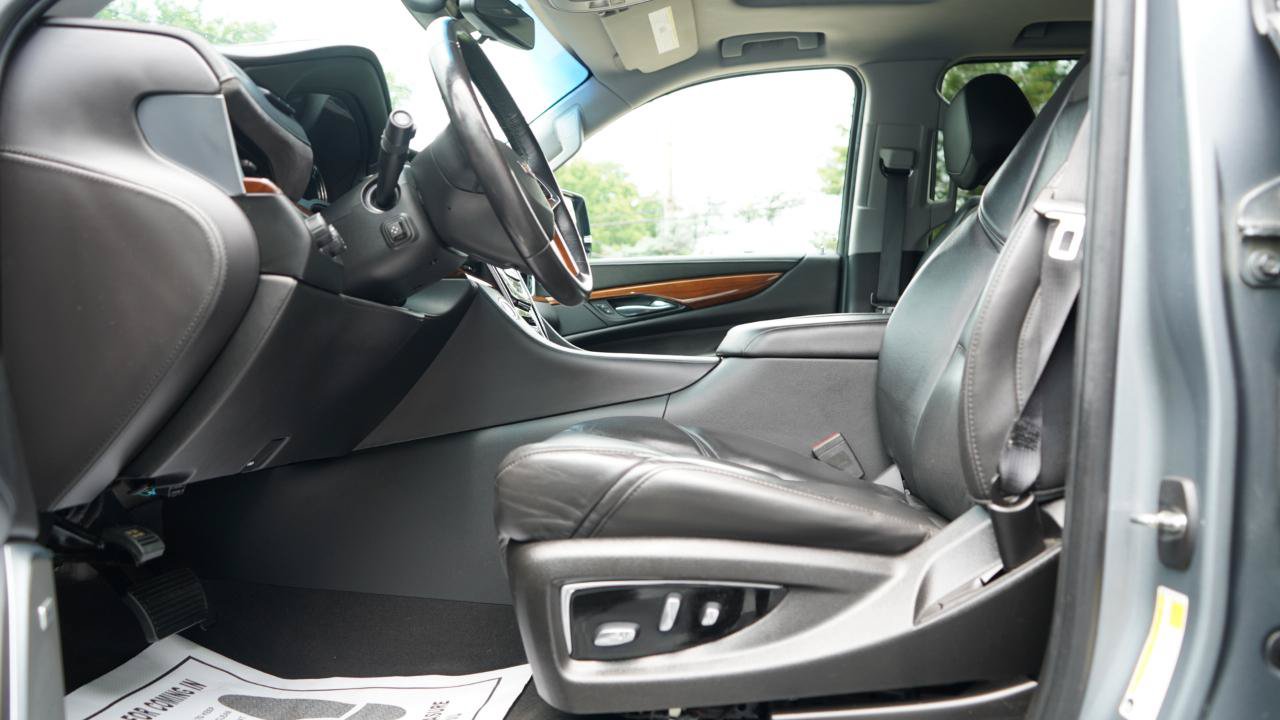 Used 2019 Cadillac Escalade ESV Luxury AWD/4WD image 75