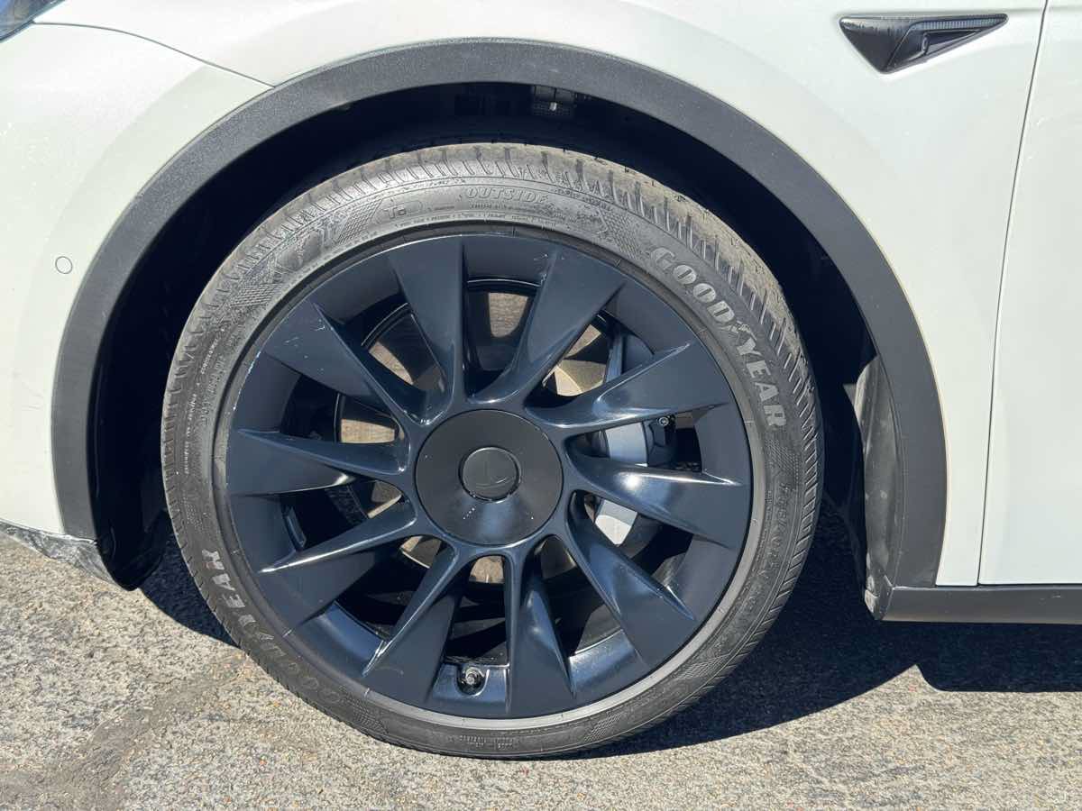 Used 2021 Tesla Model Y Long Range AWD/4WD image 7