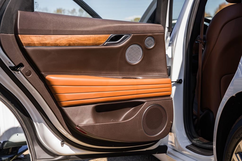 Used 2024 Genesis G80 image 32