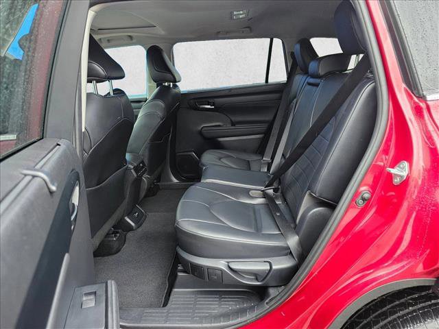 Used 2020 Toyota Highlander XLE AWD/4WD image 15