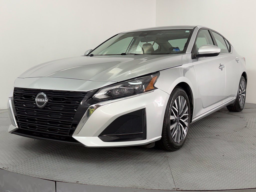 Used 2023 Nissan Altima 2.5 SV w/ SV Premium Package FWD image 3