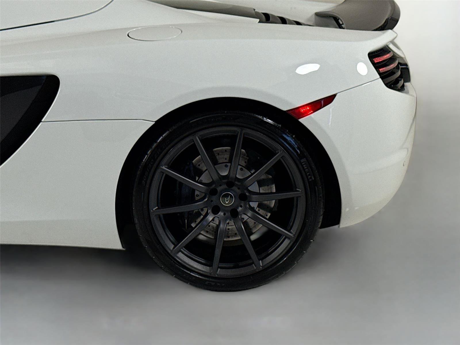 Used 2014 McLaren MP4-12C Spider RWD image 36
