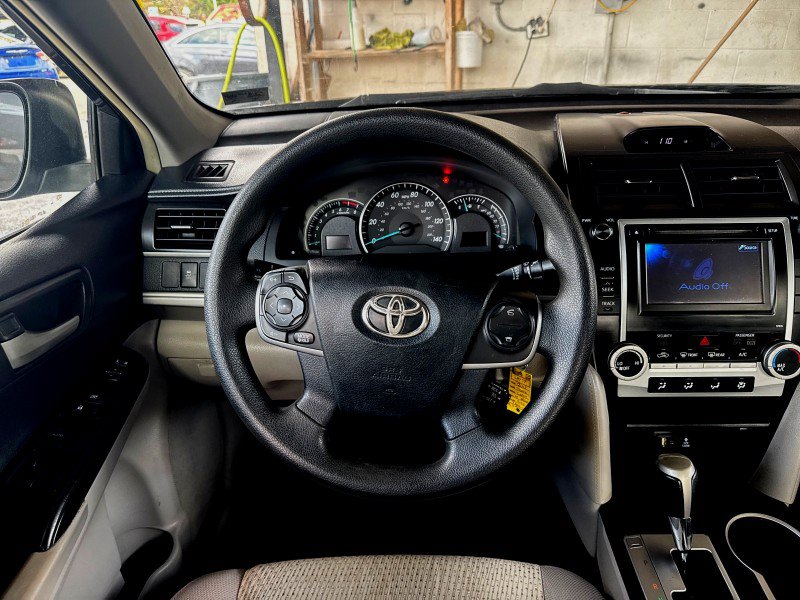 Used 2013 Toyota Camry LE FWD image 16