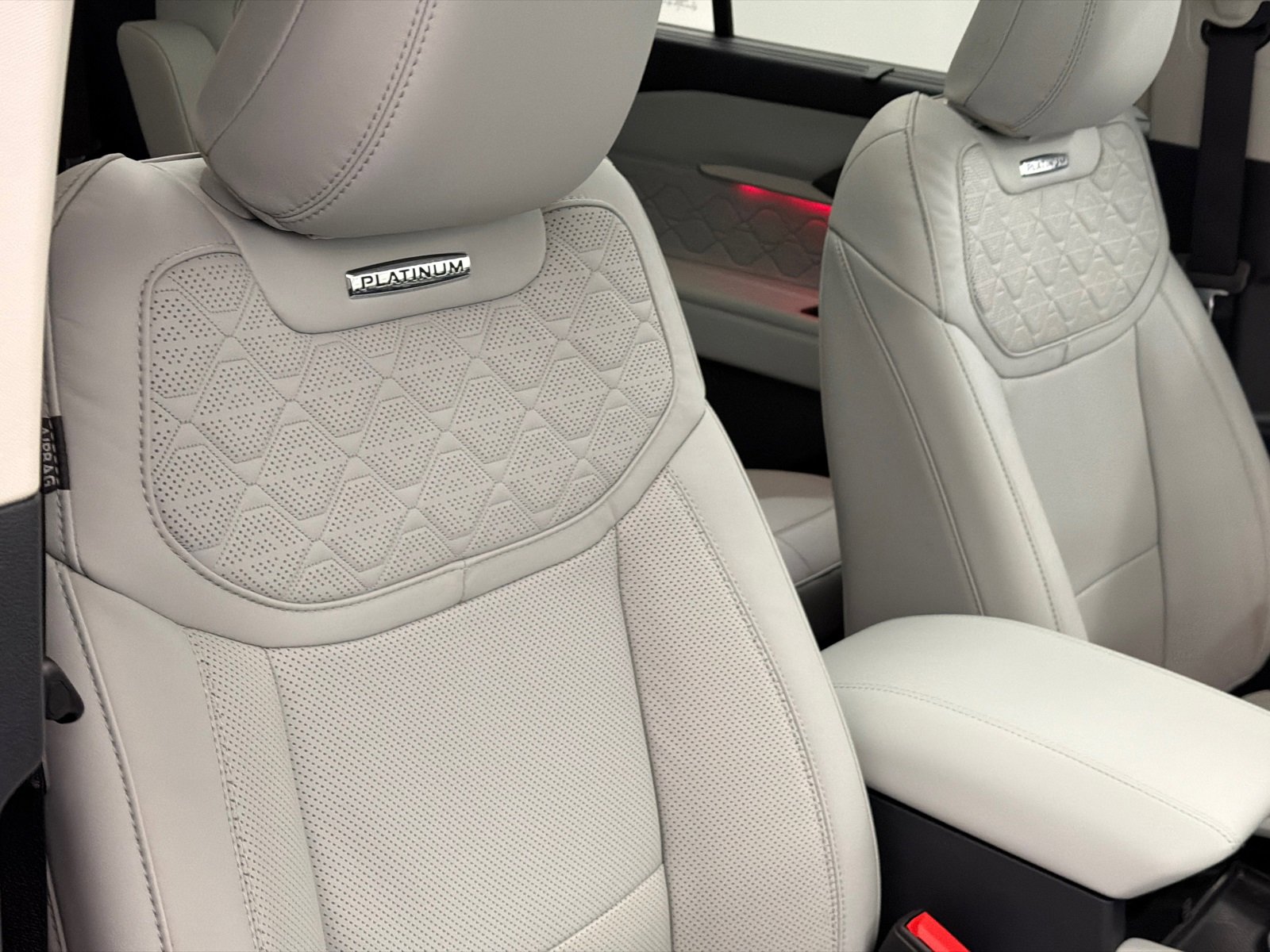 Used 2025 Ford Explorer Platinum w/ Ultimate Package image 11