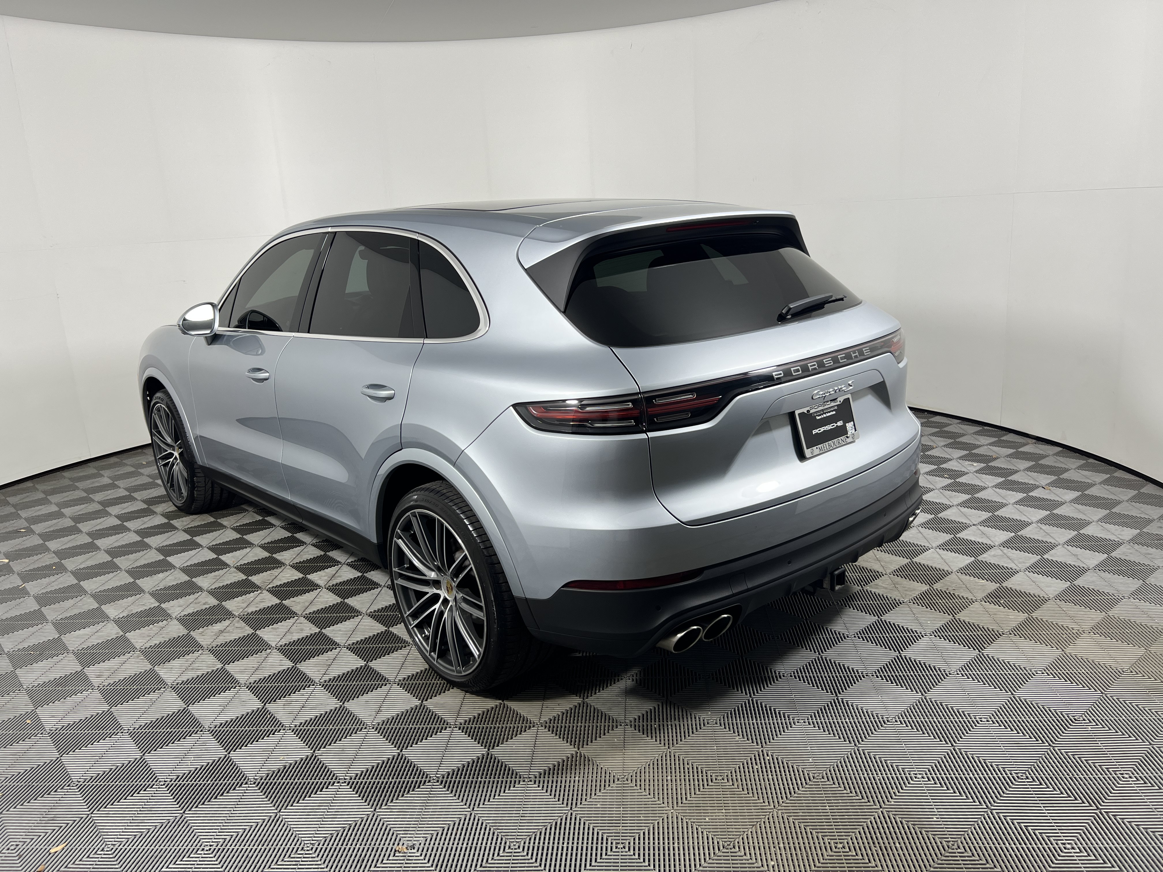 Certified 2023 Porsche Cayenne S AWD/4WD image 3