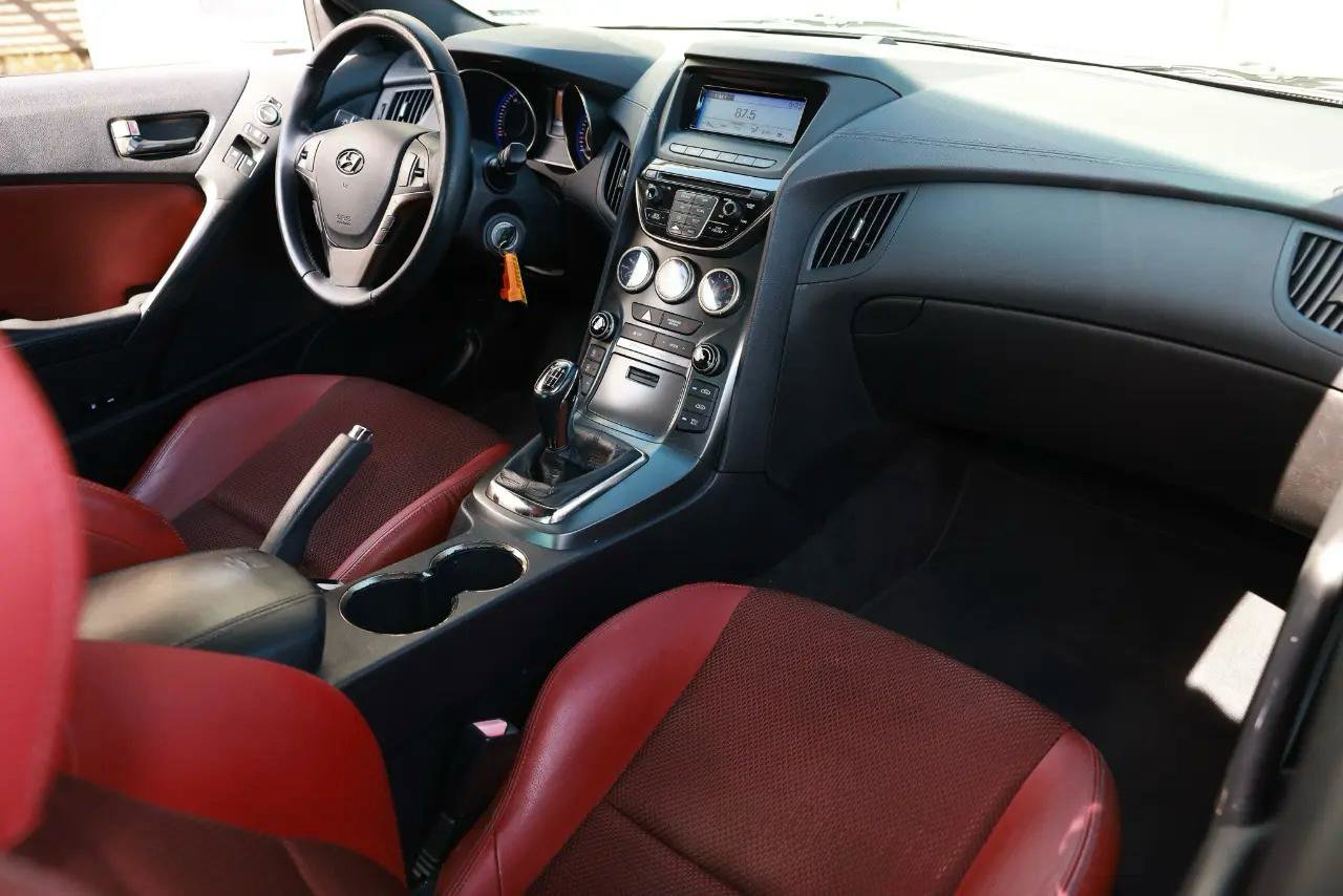 Used 2013 Hyundai Genesis 3.8 image 18