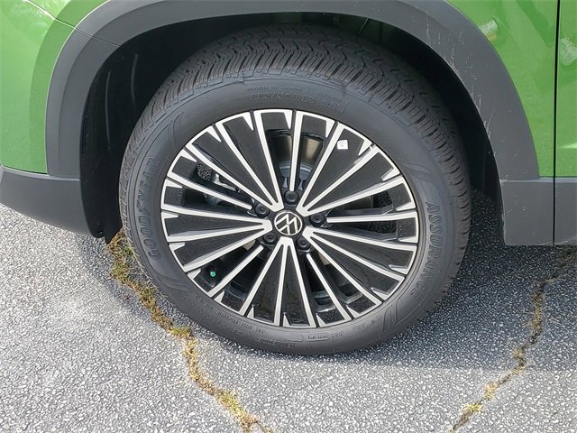 New 2025 Volkswagen Taos SE image 9