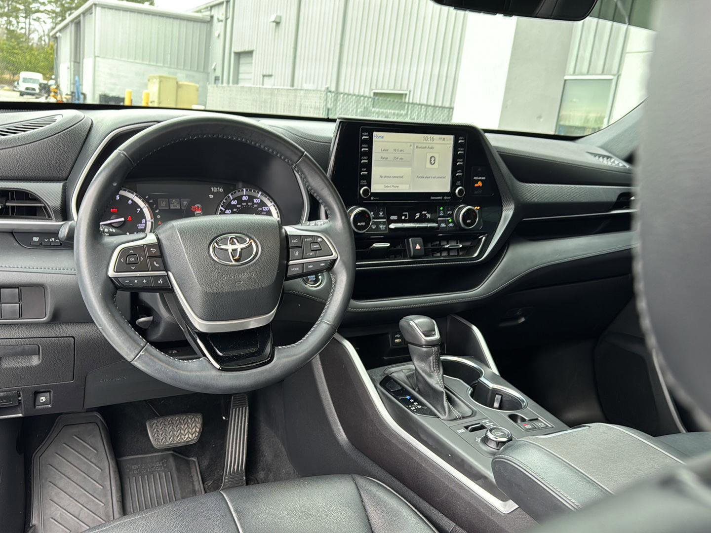 Used 2022 Toyota Highlander XSE image 16