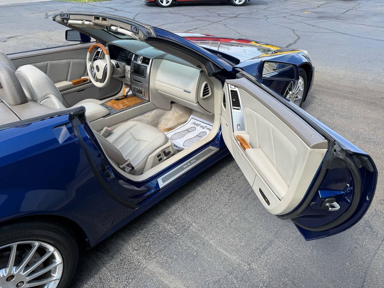Used 2005 Cadillac XLR RWD image 37
