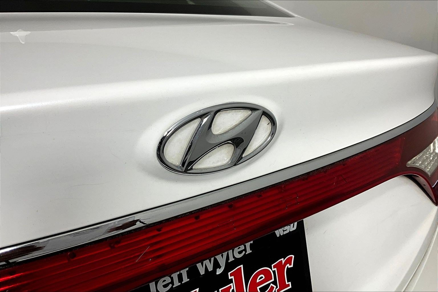 Used 2013 Hyundai Azera FWD image 24