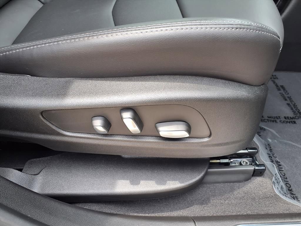 Used 2025 Cadillac XT5 Premium Luxury FWD image 10