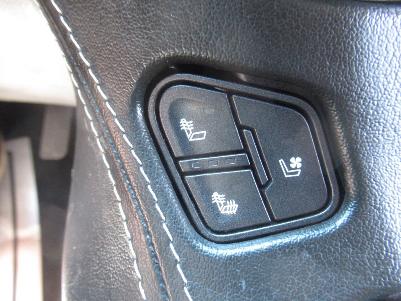Used 2018 Chevrolet Tahoe Premier AWD/4WD image 29