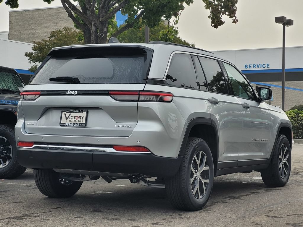 New 2025 Jeep Grand Cherokee Limited w/ Trailer Tow Package AWD/4WD image 3