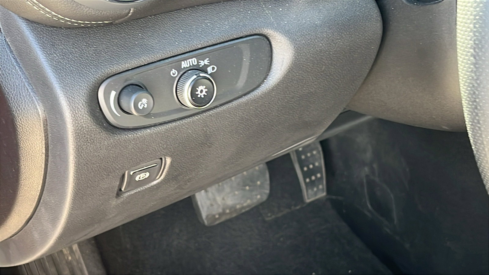 Certified 2023 Chevrolet Blazer LT w/ Convenience Package image 13