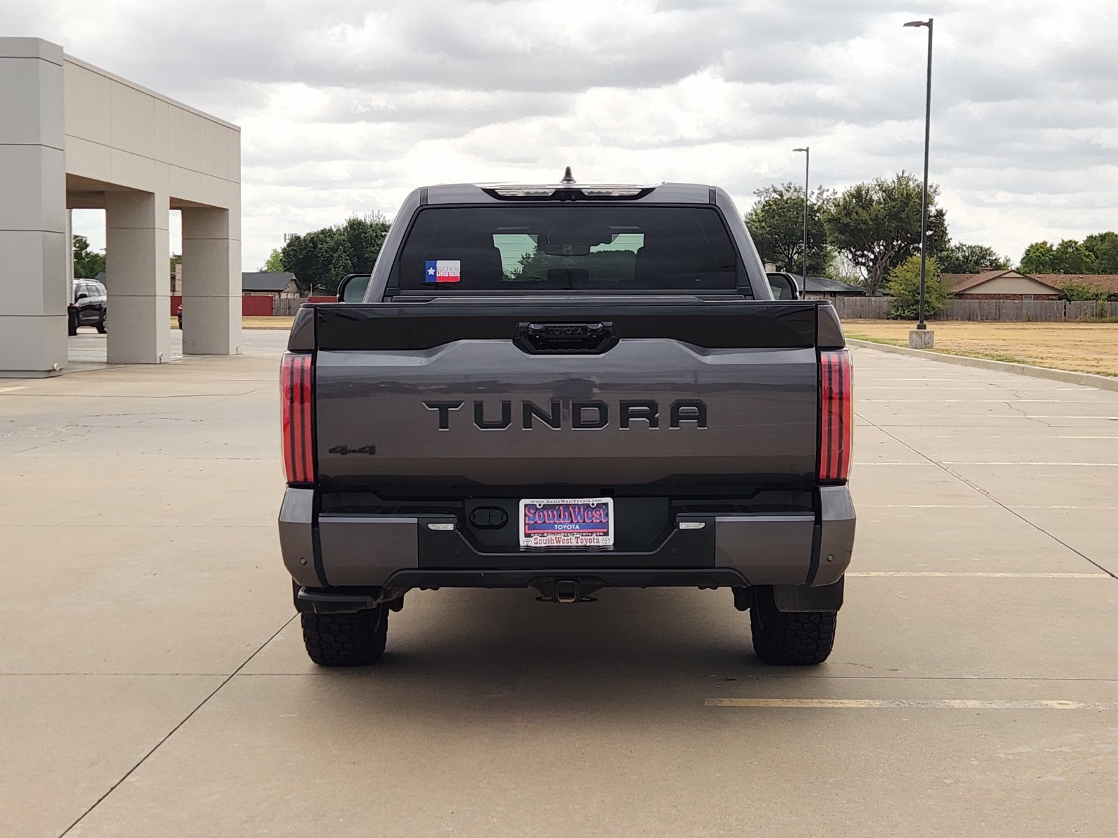 Used 2024 Toyota Tundra Platinum AWD/4WD image 8