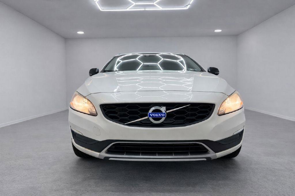 Used 2017 Volvo V60 T5 Cross Country w/ Convenience Package image 8