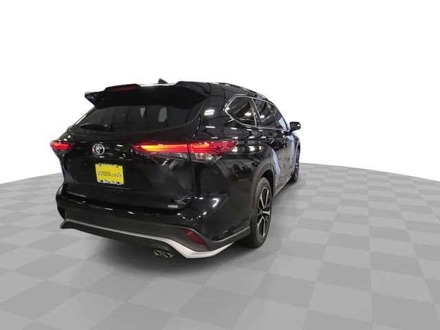 Used 2022 Toyota Highlander XSE FWD image 8