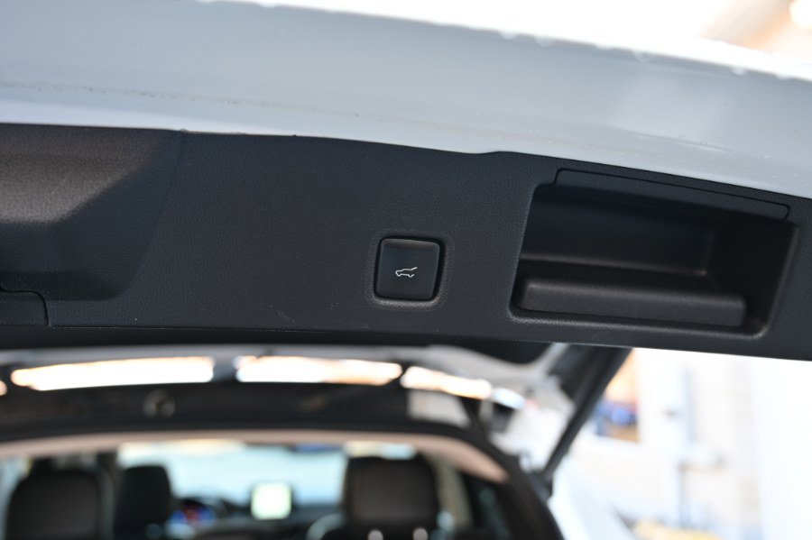 Used 2020 Ford Escape Titanium image 22