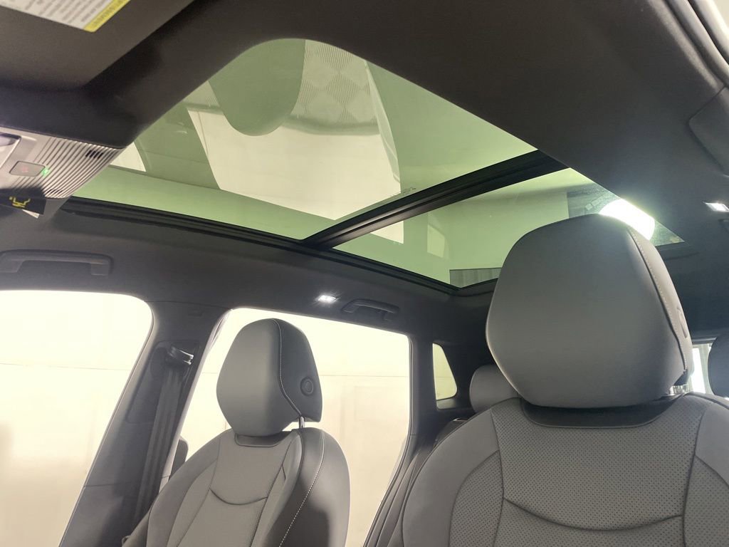 New 2026 Volkswagen Tiguan SE R-Line AWD/4WD image 18