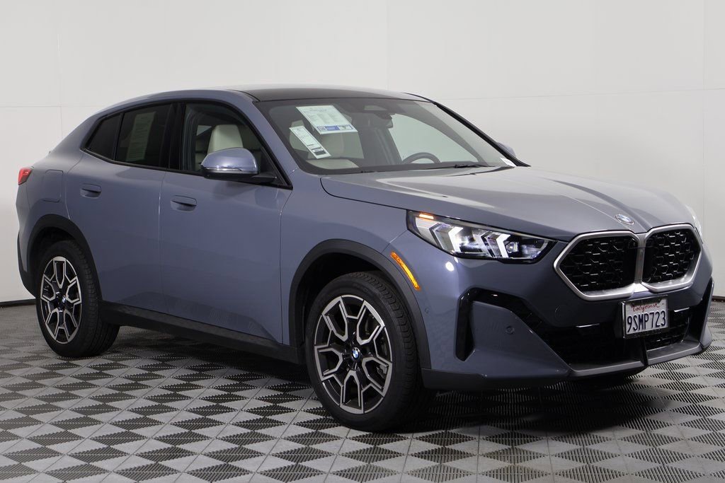 Certified 2025 BMW X2 xDrive28i w/ Technology Package image 3