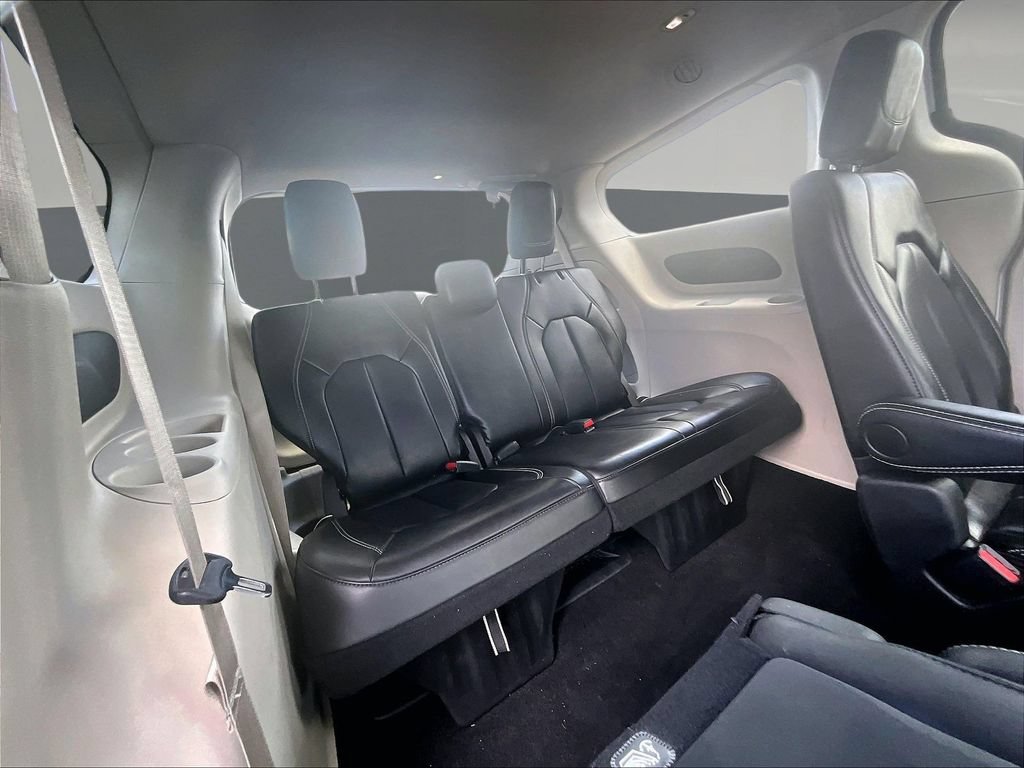 Used 2024 Chrysler Pacifica Touring-L FWD image 29