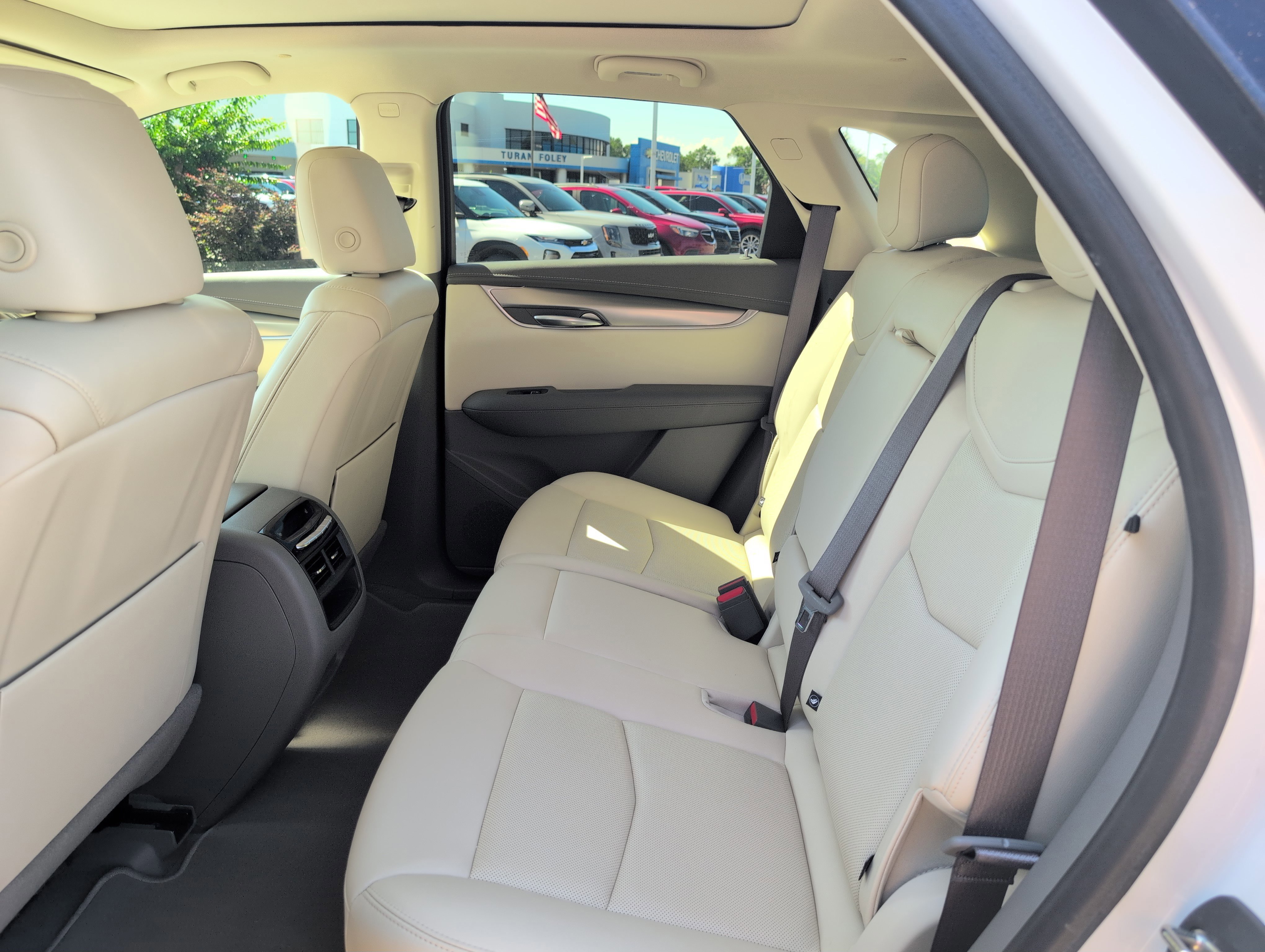Certified 2022 Cadillac XT5 Premium Luxury FWD image 32