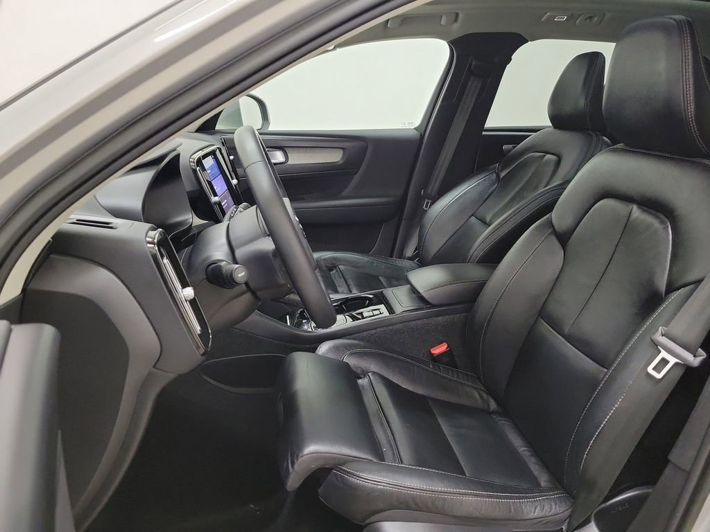 Certified 2023 Volvo XC40 B5 Plus w/ Driver Assist Package image 17