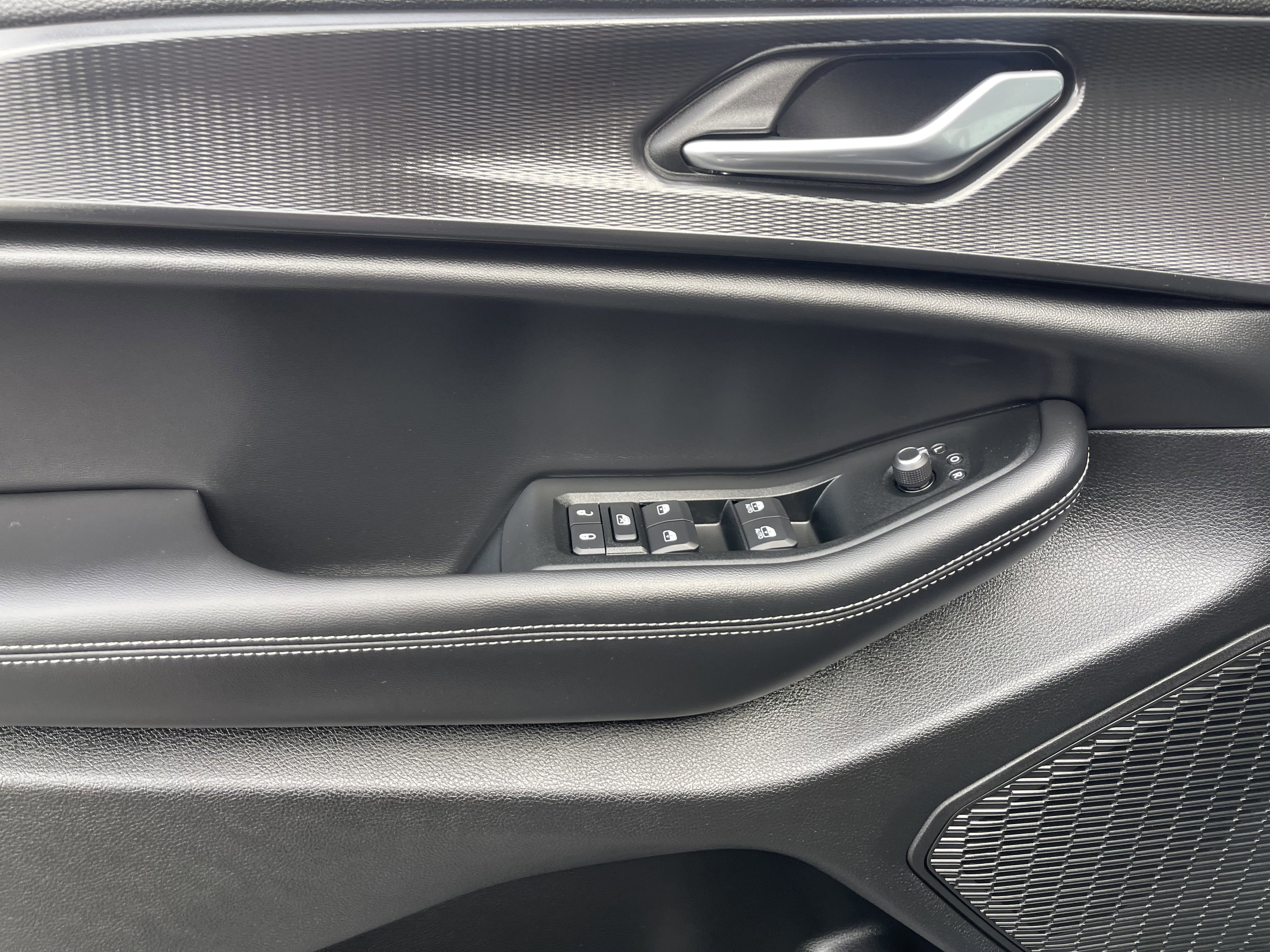 New 2025 Jeep Grand Cherokee Altitude image 13