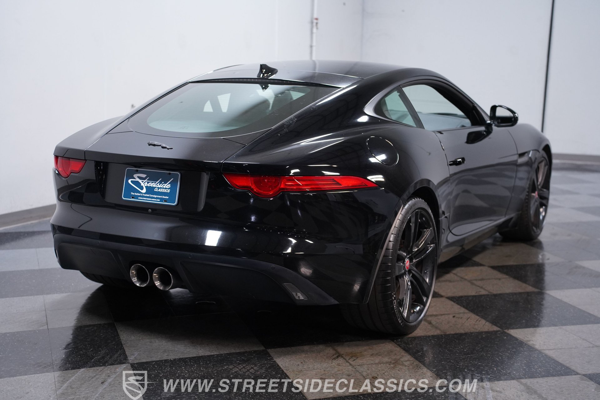 Used 2016 Jaguar F-TYPE Coupe RWD image 12