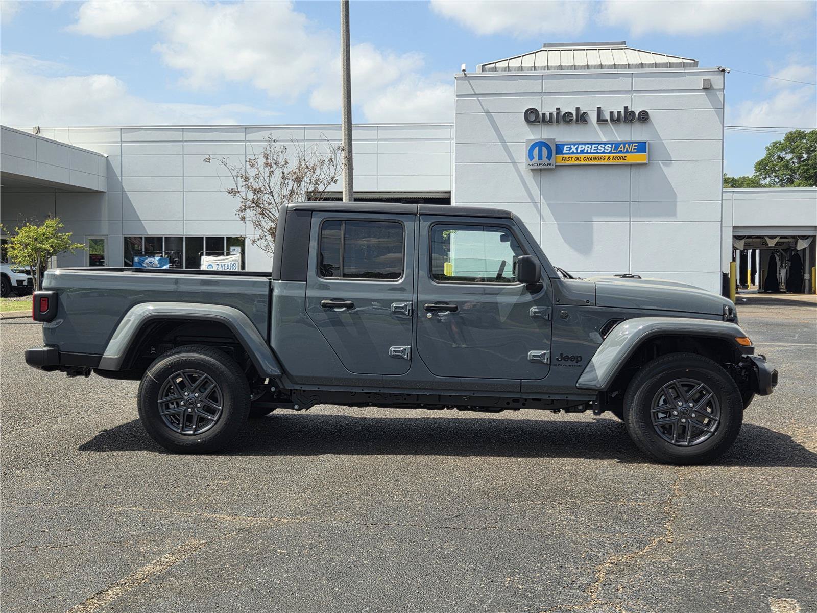New 2025 Jeep Gladiator Sport AWD/4WD image 30