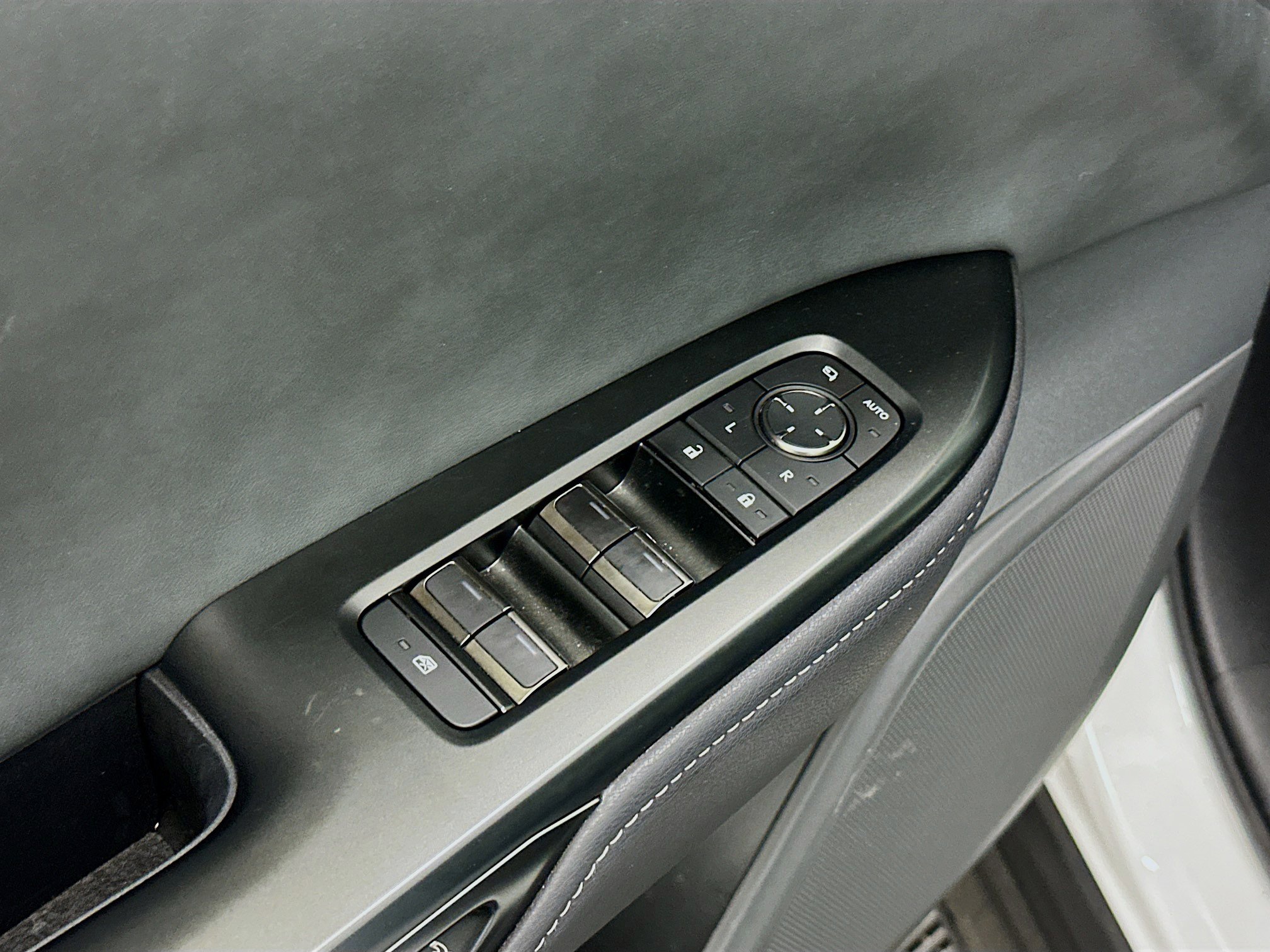 Used 2023 Lexus RZ 450e Premium w/ Technology Package AWD/4WD image 15