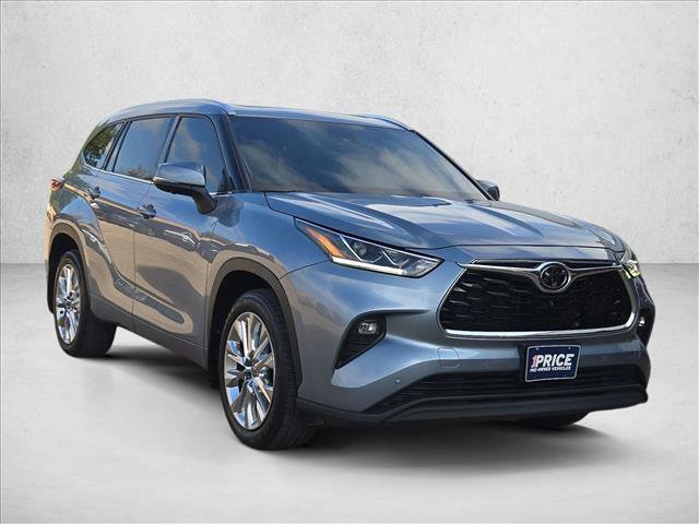 Used 2024 Toyota Highlander Limited FWD image 3