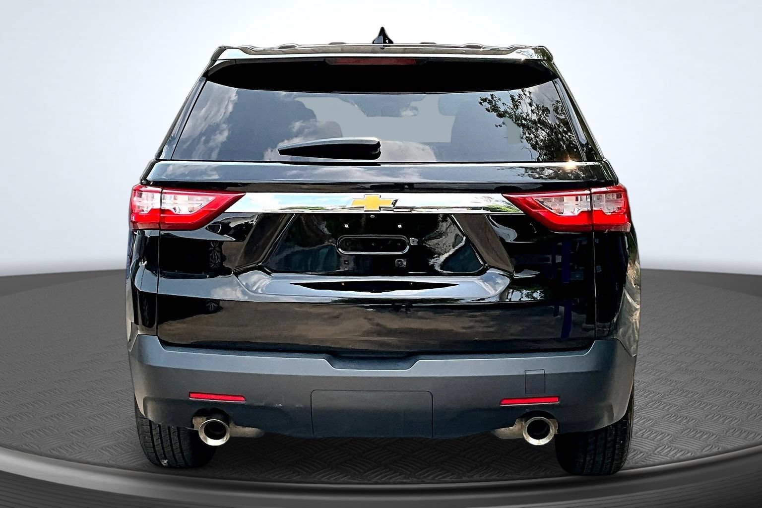 Used 2021 Chevrolet Traverse LS FWD image 4
