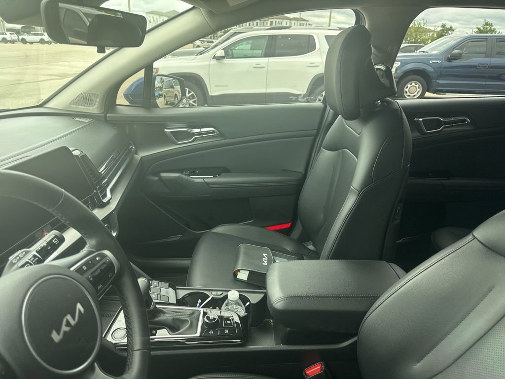 Used 2023 Kia Sportage EX image 12