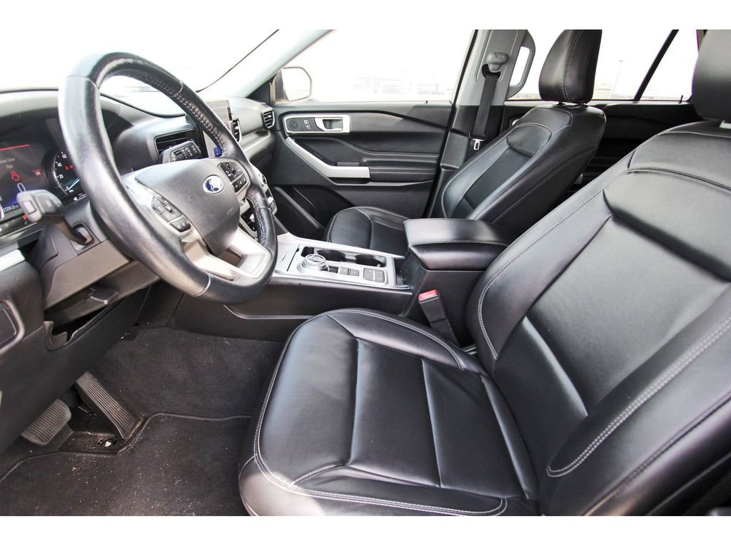 Used 2022 Ford Explorer XLT w/ Equipment Group 202A image 6