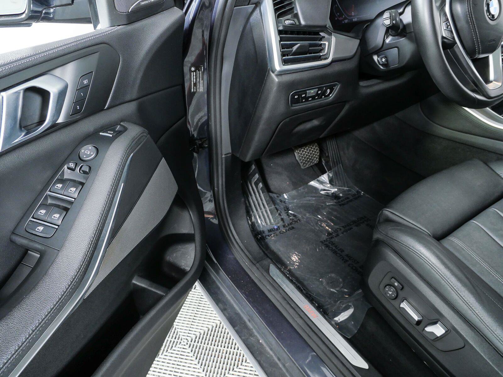 Used 2019 BMW X5 xDrive40i w/ Convenience Package AWD/4WD image 9