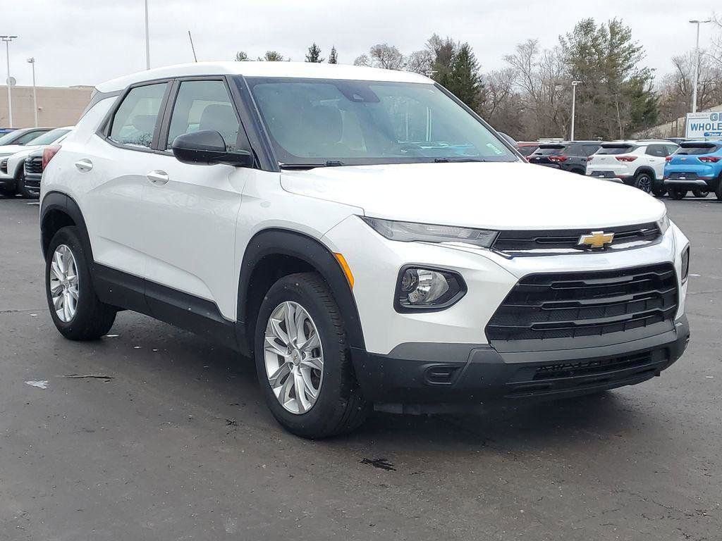 Used 2023 Chevrolet TrailBlazer LS image 2