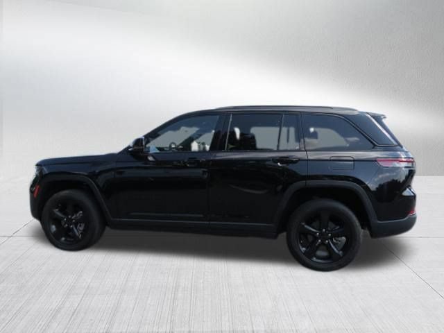 Used 2023 Jeep Grand Cherokee Altitude AWD/4WD image 7