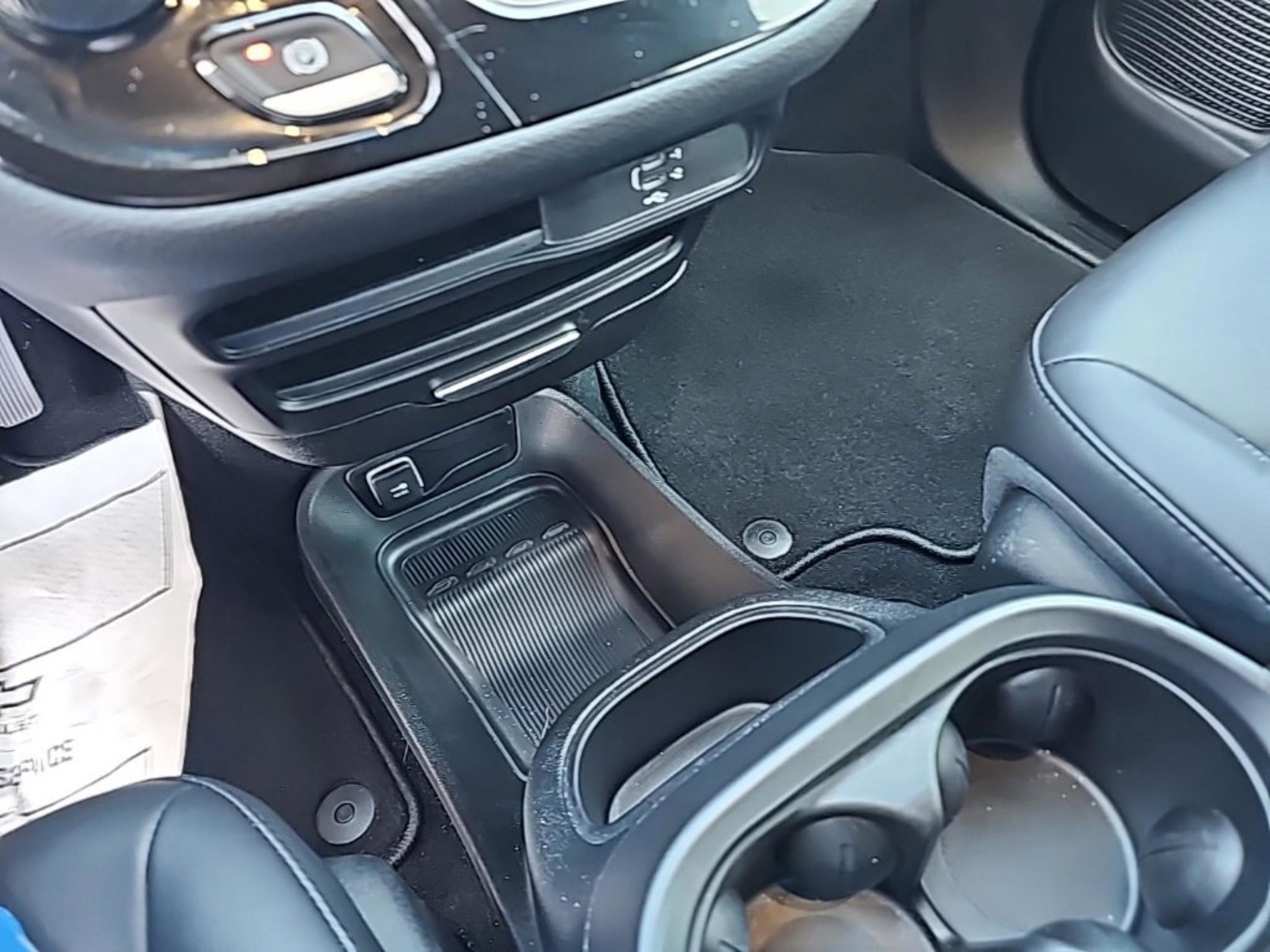 Used 2026 Chrysler Pacifica Select image 25