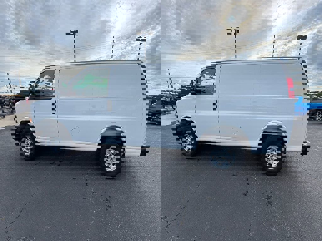 New 2025 Chevrolet Express 3500 w/ Driver Convenience Package RWD image 9