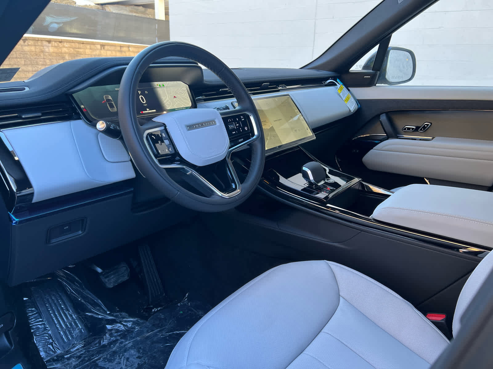Used 2025 Land Rover Range Rover Sport SE image 11