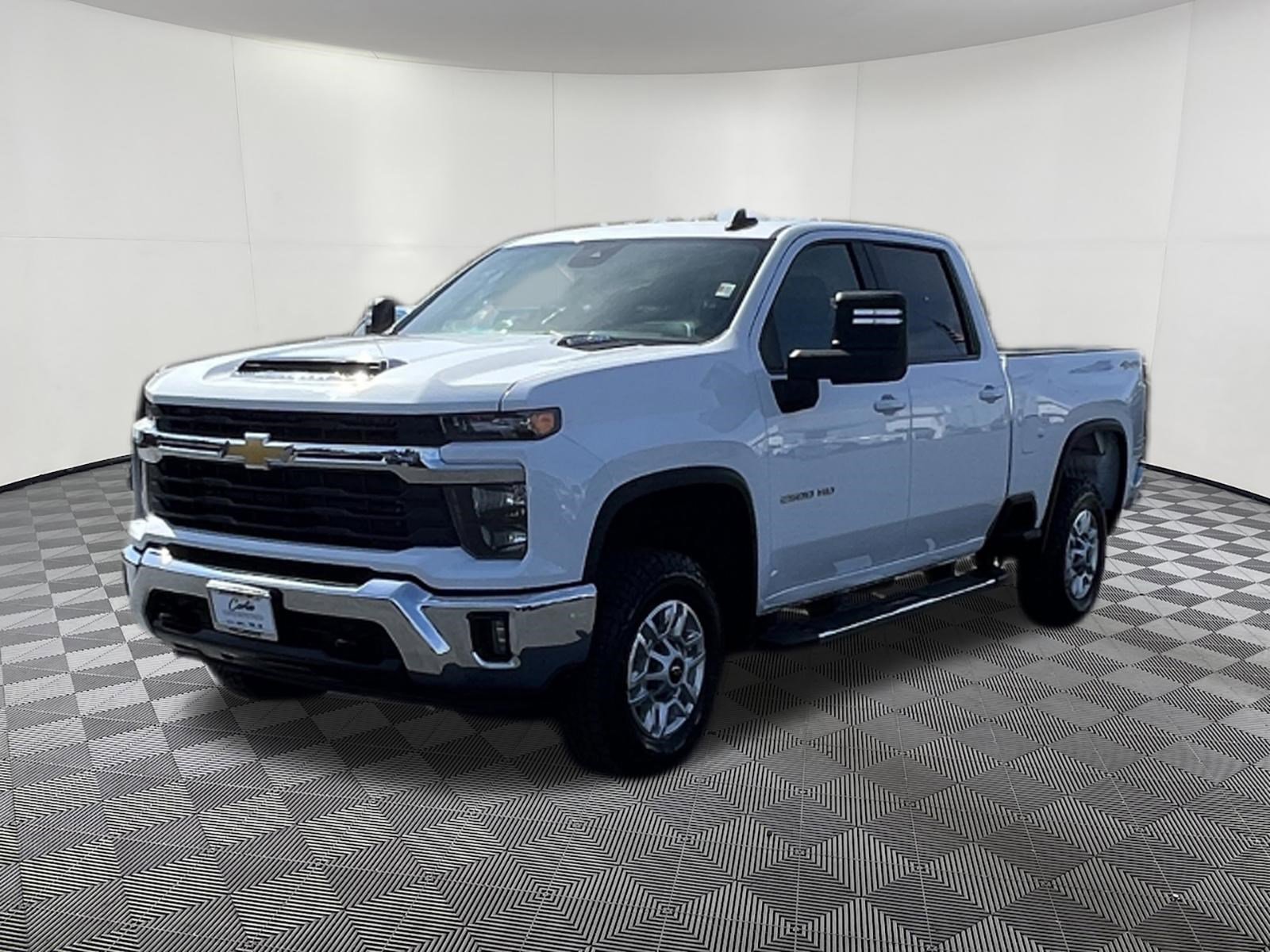 Used 2025 Chevrolet Silverado 2500 LT w/ Convenience Package AWD/4WD image 3