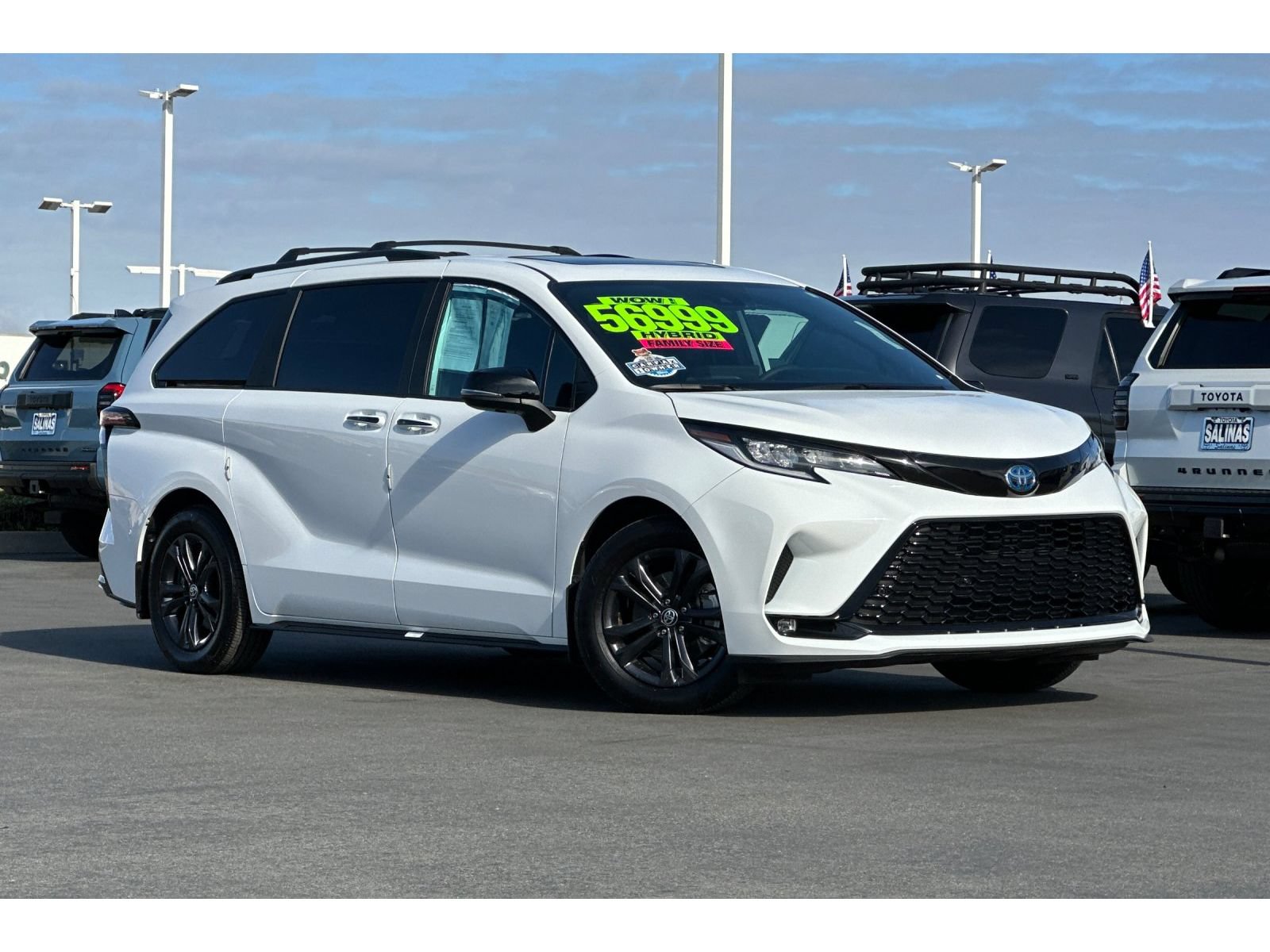 Used 2025 Toyota Sienna XSE w/ XSE Premium Package AWD/4WD image 2