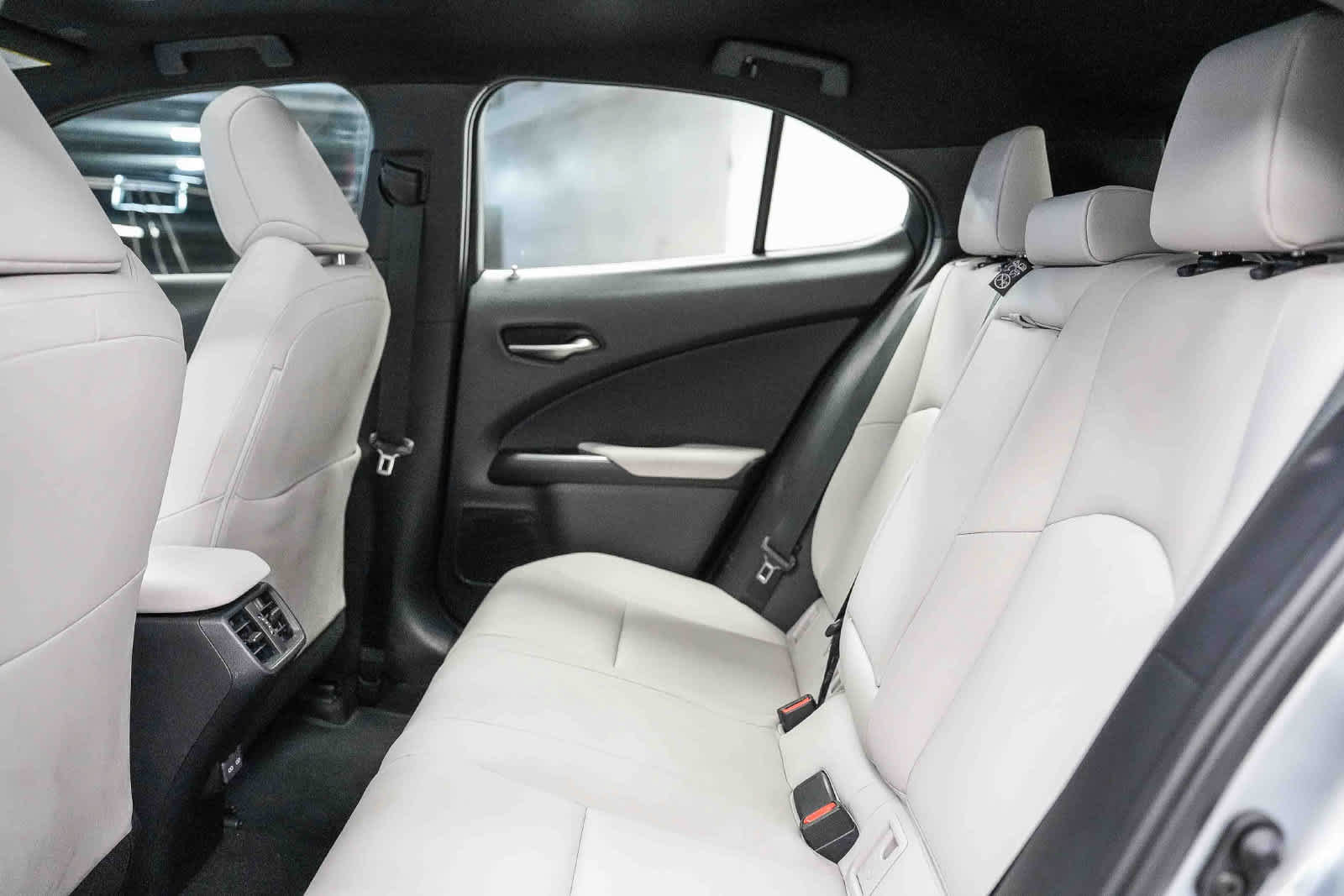 Used 2025 Lexus UX 300h FWD w/ Accessory Package (Z2) image 18