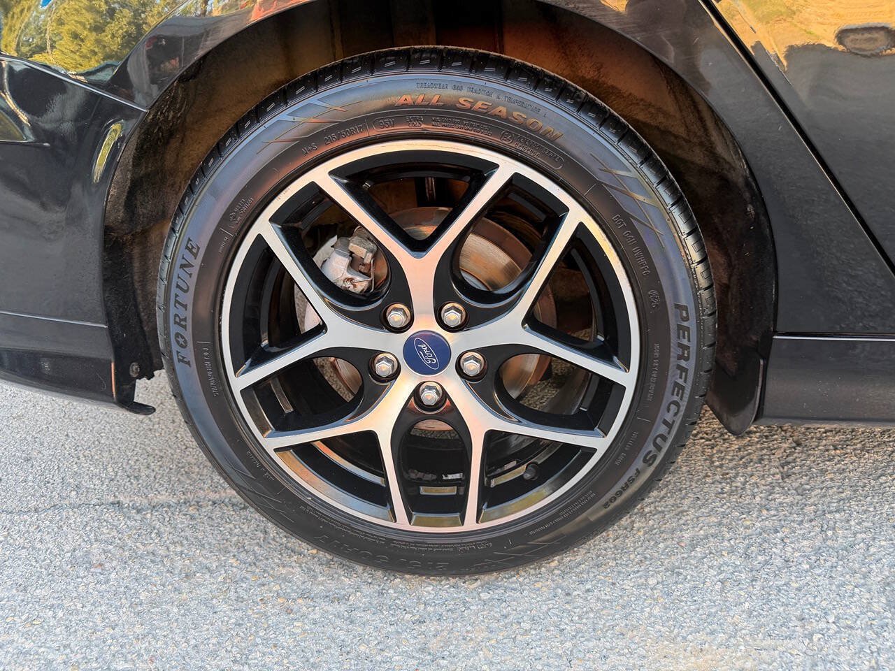 Used 2015 Ford Focus SE w/ SE Sport Package FWD image 14